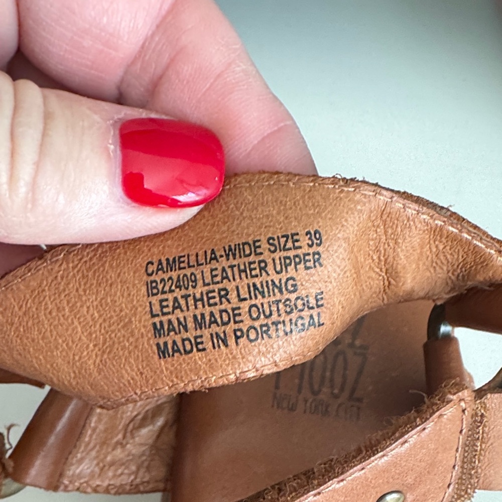 Miz Mooz 39 8 1/2 - 9 WIDE Camellia sandals - Picture 2 of 8